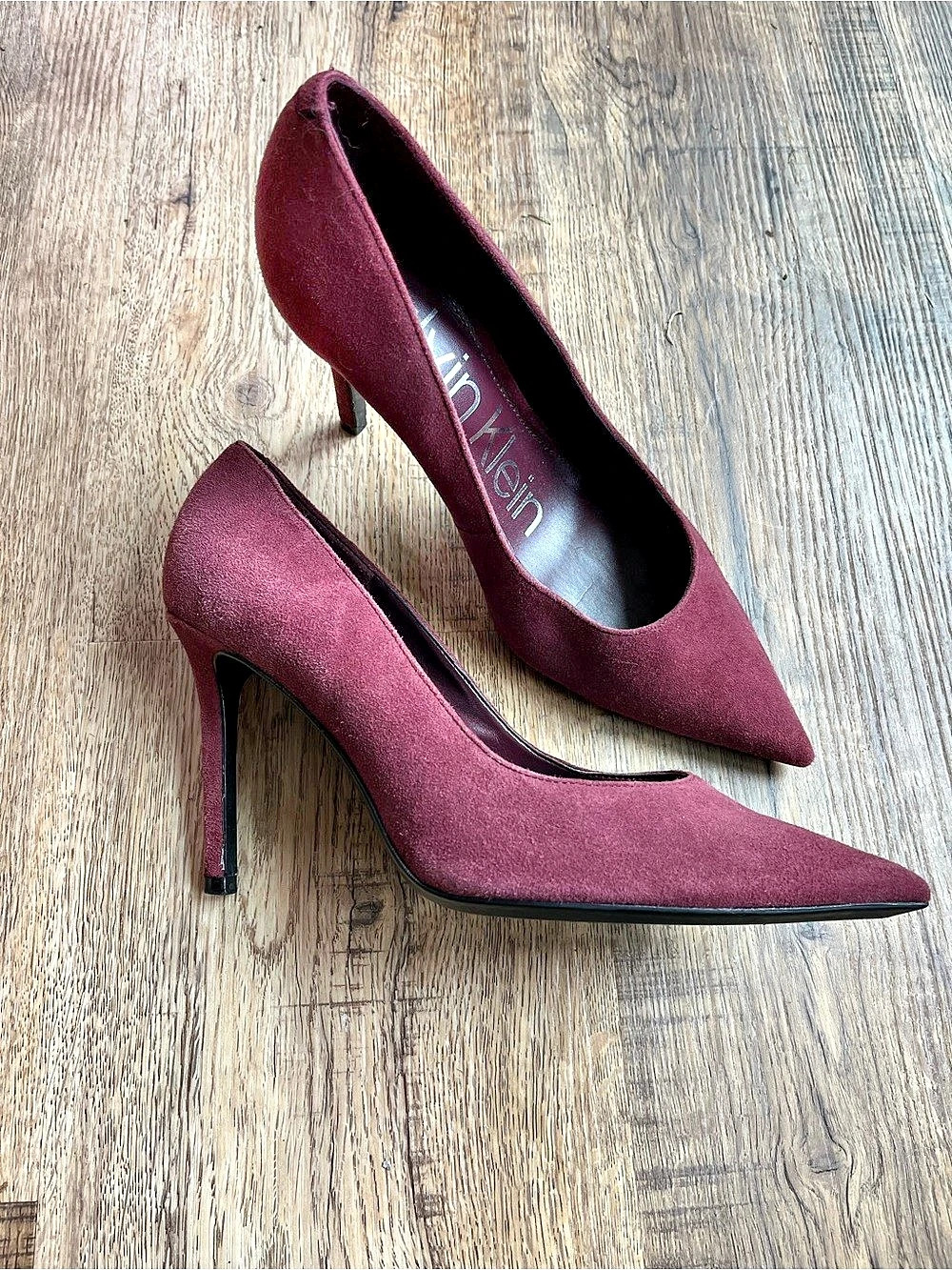 Calvin Klein Suede Pumps in Burgundy